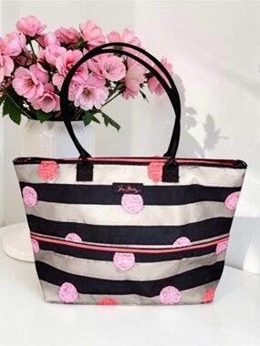 Vera Bradley Expandable Maxi Travel Tote in Havana Hot Spots| Pink Dots